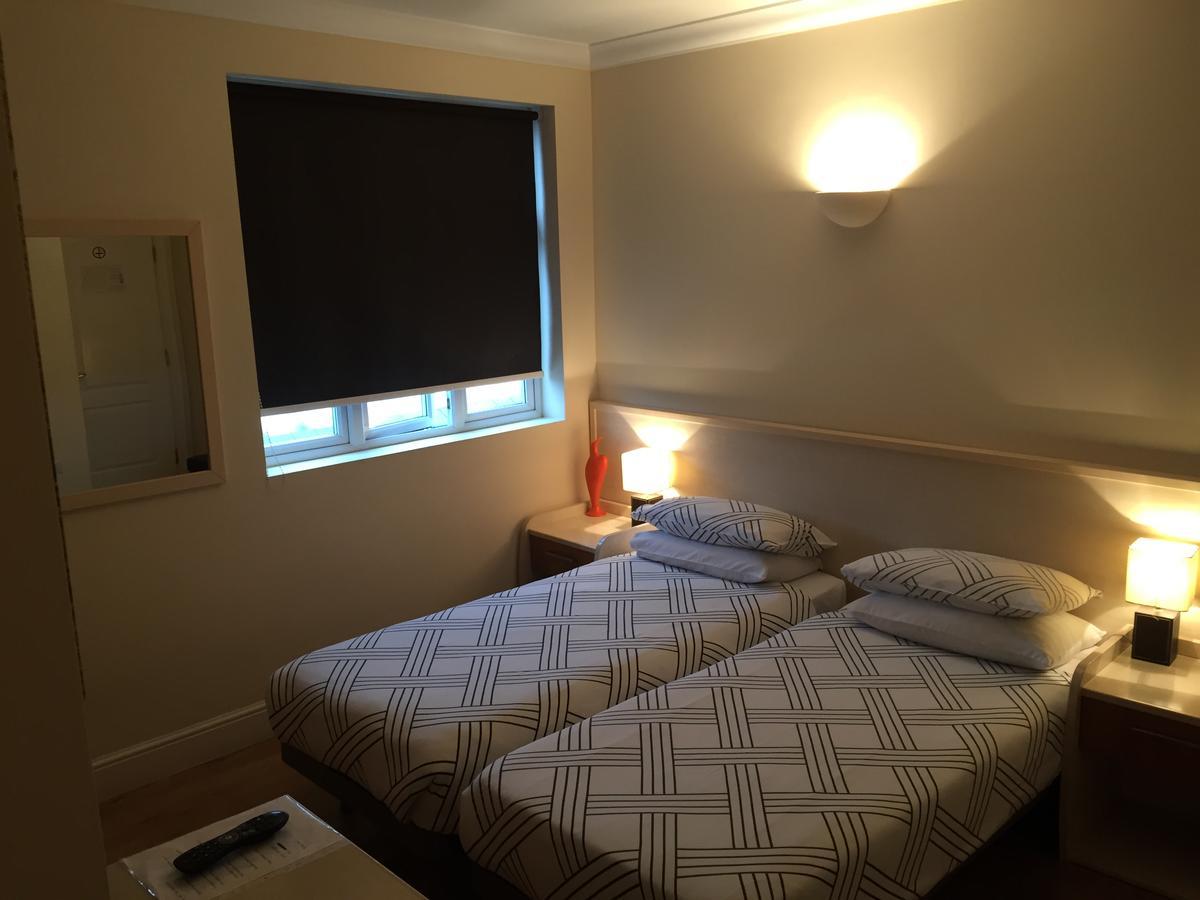 Inn On The Broadway Woking Ngoại thất bức ảnh