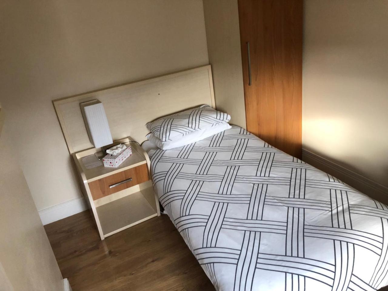 Inn On The Broadway Woking Ngoại thất bức ảnh